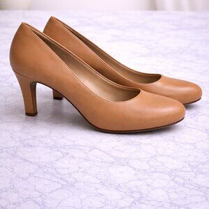 NWOT Clarks Tan Women’s Pumps – Size 8.5 – 3” Heel